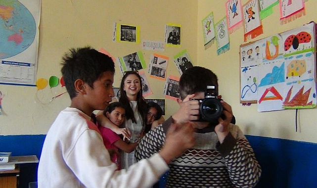 Karslı öğrencilerin fotoğraf makinesiyle sınavı