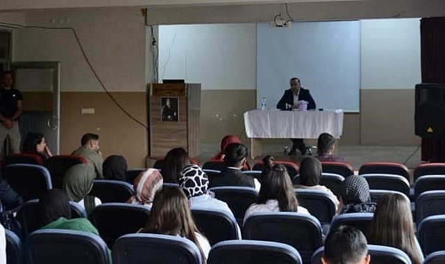 Kaymakam Tan, Kariyer Günü etkinliğinde öğrencilerle buluştu