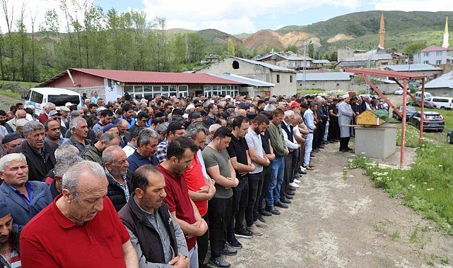 Kazada hayatını kaybeden bisiklet sürücüsü son yolculuğuna uğurlandı