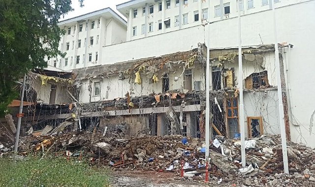 Malatya Adliye binasının yıkımına başlanıldı