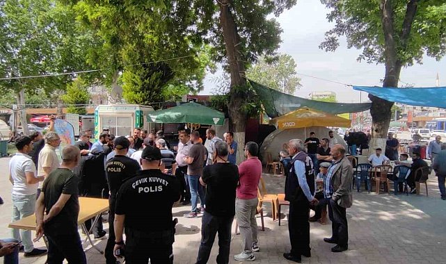 Malatya'da çarşı merkezinde kaldırımlardaki tezgahlar kaldırılıyor