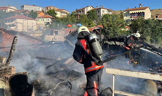 Malatya'da korkutan çatı yangını