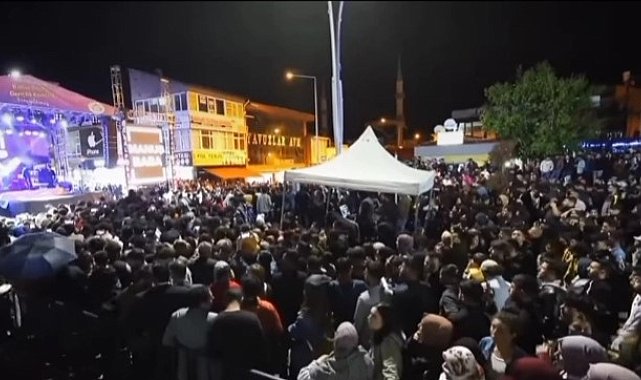 Manuş Baba sevenleriyle buluştu