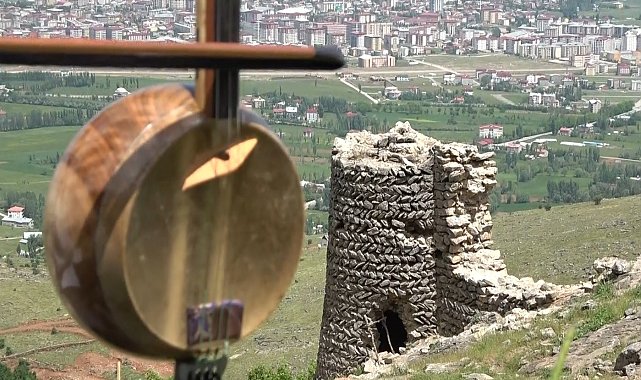 Muş'ta lise öğrencileri türkülerle şehrin tarihini tanıtıyor