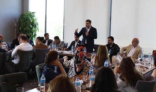 Nazırlı: ''Davutoğlu başkan olduktan sonra bizleri tasfiye etti''