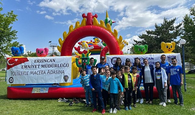 Okul bahçesine kurulan balon park ile minik öğrenciler neşeleniyor