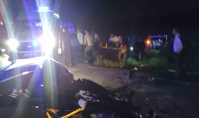 Otomobiller çarpıştı: 8 yaralı