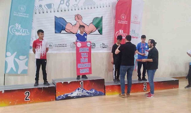 Özalpli öğrenci Türkiye üçüncüsü oldu