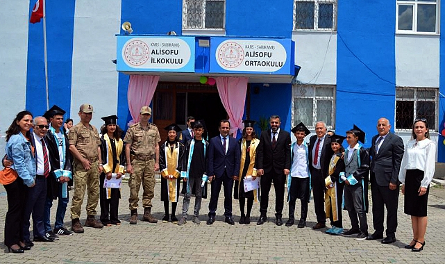 Sarıkamış'ın Alisofu köyünde başarılı öğrenciler ödüllendirildi
