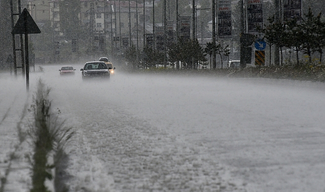 Sarıkamış'ta sağanak ve dolu etkili oldu