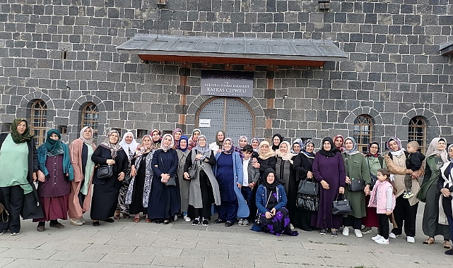 Selimli kadınlar Kars’ın tarihi yerlerini gezdi