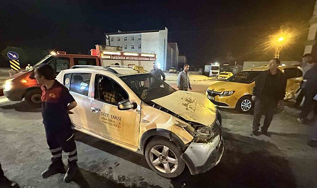 Taksiler çarpıştı, şans eseri yaralanan olmadı