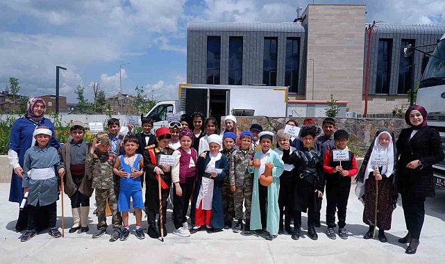 Tarih yazan çocuklar büyüledi
