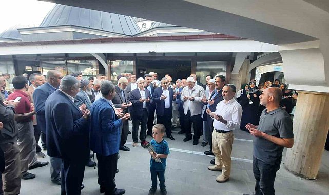 Tatvan'da hacı adayları kutsal topraklara uğurlandı