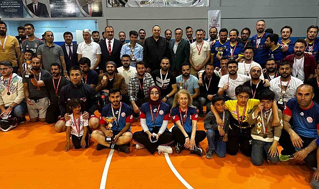 Tatvan'da voleybol ve futbol turnuvaları tamamlandı