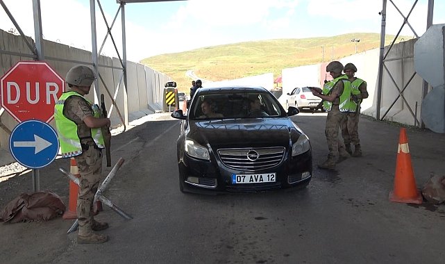 Teröristlerin korkulu rüyası olan Moray Üs Bölgesinde yol kontrolü