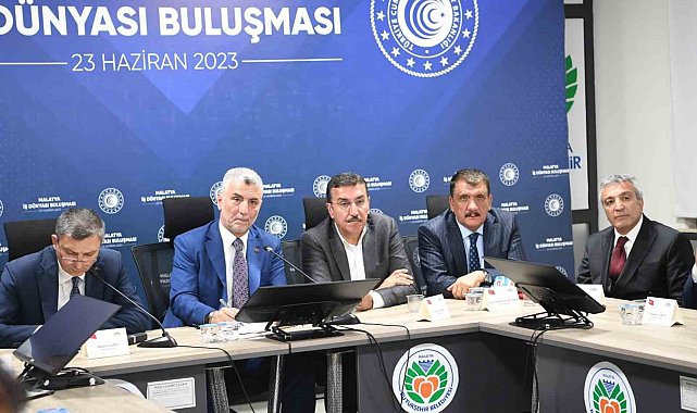 Ticaret Bakanı Bolat'tan Malatya'da konteyner kent ziyareti