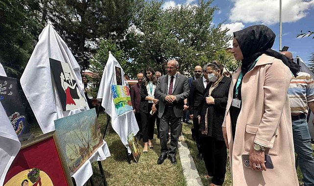 Toplum Ruh Sağlığı Merkezi'ndeki hastaların el emeği göz nuru eserleri sergilendi