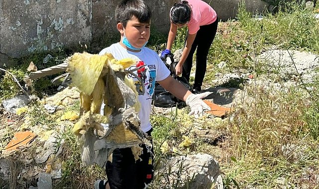 Tunceli'de minik eller çevreyi temizledi