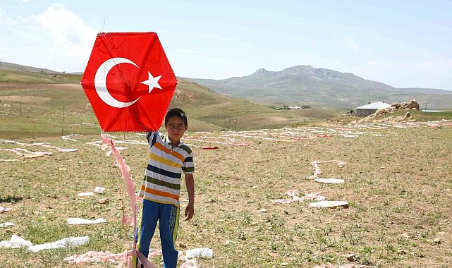 Tuşba Belediyesinden yaz tatili öncesi uçurtma şenliği