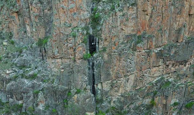 Uçurumdaki kapı gizemini koruyor