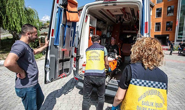 Van Büyükşehir Belediyesinin hasta nakil hizmeti devam ediyor