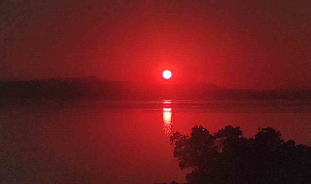 Van Gölü manzaralı eşsiz günbatımı