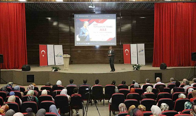 Van'da 'Toplumun Temeli Aile' semineri düzenlendi
