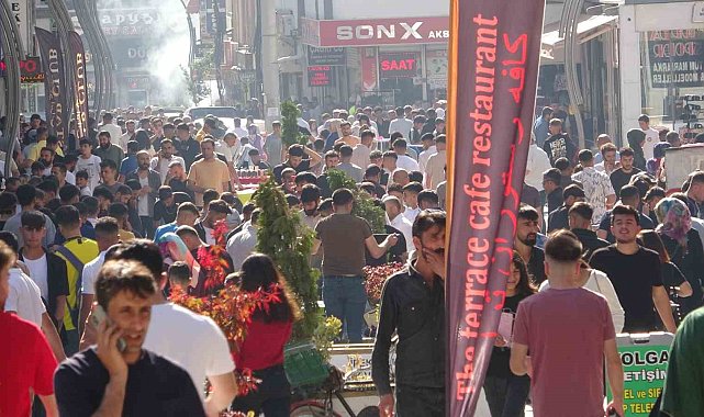 Van'da çarşı pazarda Kurban Bayramı yoğunluğu
