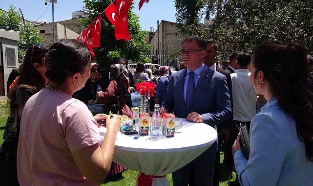 Van'da resmi bayramlaşma töreni
