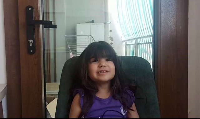 Yaşı küçük vicdanı büyük: Balkona yuva yapan güvercine gözü gibi bakıyor