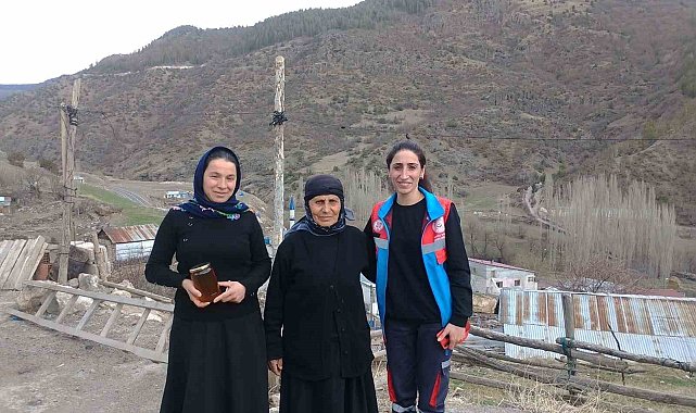 Yaşlılara bal dağıtıldı
