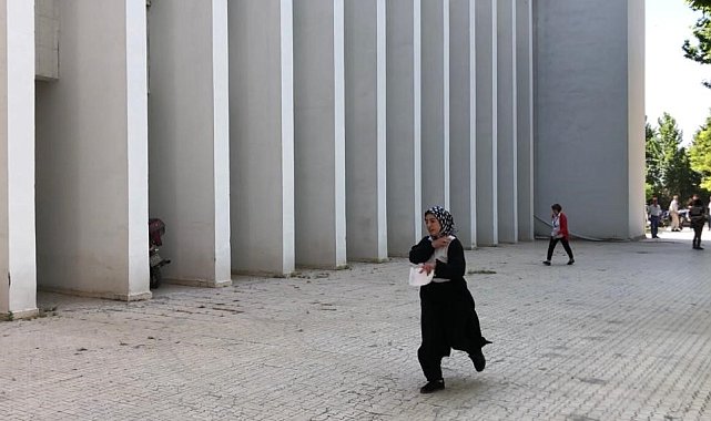 YKS'de ikinci oturum maraton koşusunu aratmadı, saniyeler ile sınava yetiştiler