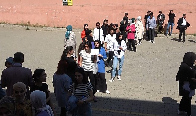 YKS'nin ilk oturumu başladı