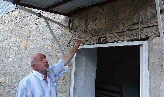 136 yıllık cami zamana direniyor