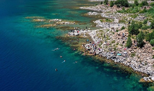 2. Van Denizi Yüzme Festivali, Nemrut Krater Gölü'nde yüzme etkinliğiyle sürüyor