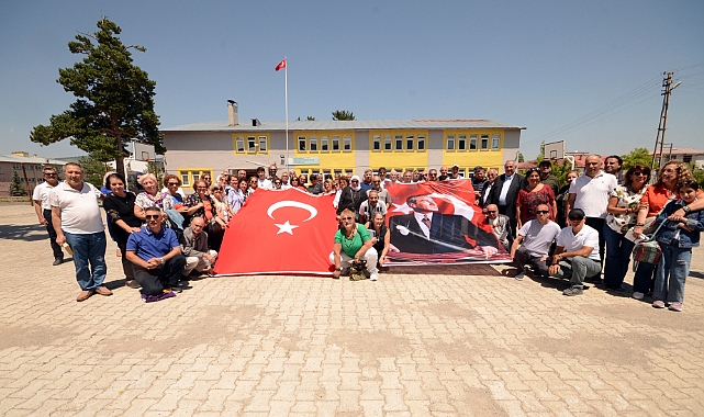 41 yıl önce mezun oldukları lisede buluştular