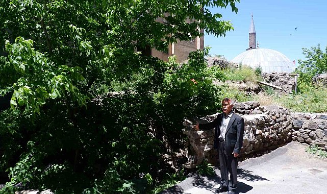 Ahi Toman Baba Türbesi kurtarılıyor