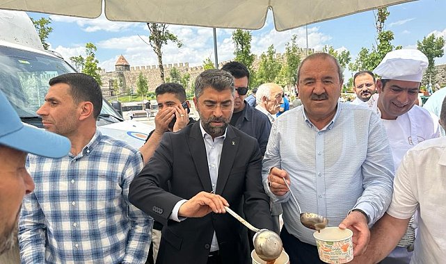 Ak Parti Erzurum İl Teşkilatı aşure dağıttı