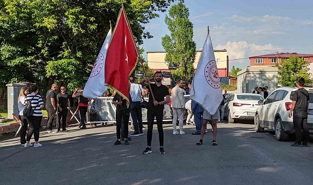 ANALİG voleybolcuları Ardahan'da kortej yürüyüşü yaptı