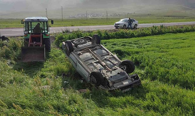 Ardahan'da düğün konvoyuna katılan otomobil şarampole devrildi: 5 yaralı