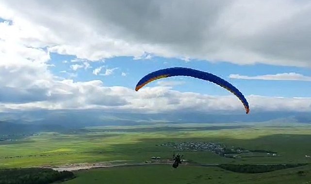 Ardahan'da yamaç paraşütü heyecanı