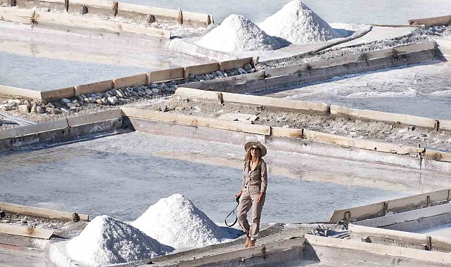 Asırlık tuz işletmesi iki ünlü fotoğrafçının ziyaretine ev sahipliği yaptı