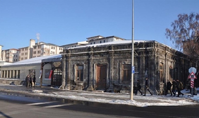 Aynalı Köşk'ün satışına Kars'ta büyük tepki var