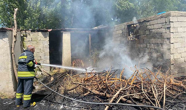Bahçesinde ki çöpleri yakarken yangın kontrolden çıktı