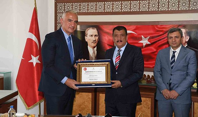 Bakan Ersoy'a Malatya'da Fahri Hemşehrilik Beratı verildi
