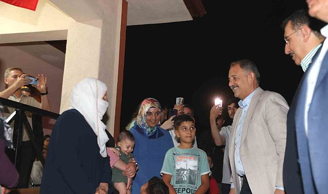 Bakan Özhaseki'den deprem bölgesinde tamamlanan köy evlerine ziyaret