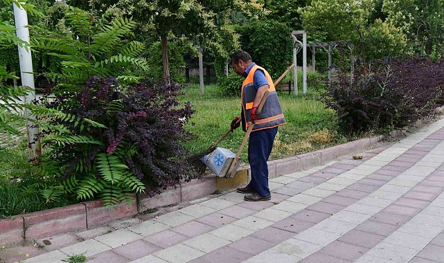 Başkan Çınar, sanayi sitesinde gerçekleşen temizlik çalışmalarını inceledi