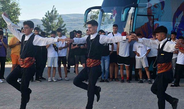 Batmanlı gençler 'Anadoluyuz Biz' projesiyle Erzurum'da