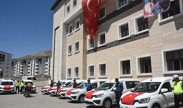 Bitlis Emniyet Müdürlüğüne 20 araç bağışlandı
